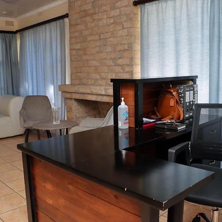 The Hill Bed And Breakfast Francistown Eksteriør billede