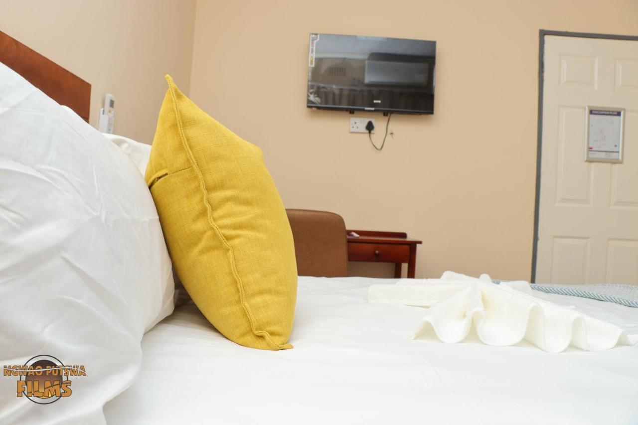 The Hill Bed And Breakfast Francistown Eksteriør billede