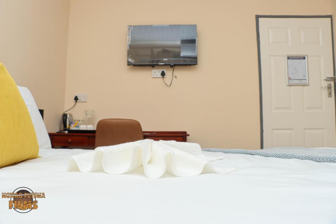 The Hill Bed And Breakfast Francistown Eksteriør billede
